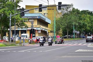 Święcenie pojazdów w Tychach przyciągnęło tłumy. Setki samochodów skropionych wodą święconą