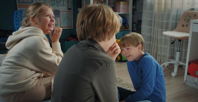 M jak miłość odc. 1850. Maja (Laura Jankowska), Szymek (Staś Szczypiński), jego kolega Maciek (Aleksander Sułek)