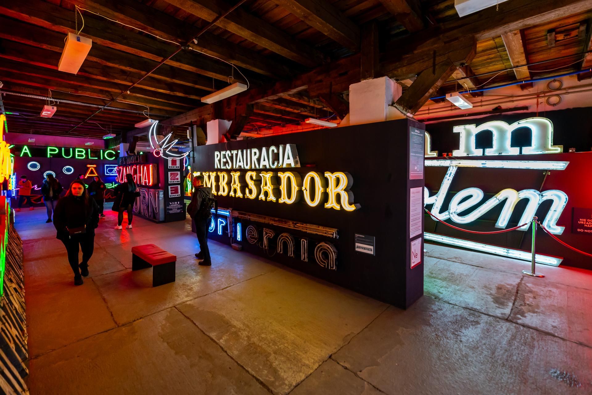 Neony z Muzeum Neonów w Warszawie