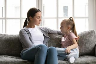 MOLESTOWANIE SEKSUALNE dzieci: jak rozmawiać z dzieckiem o pedofilii
