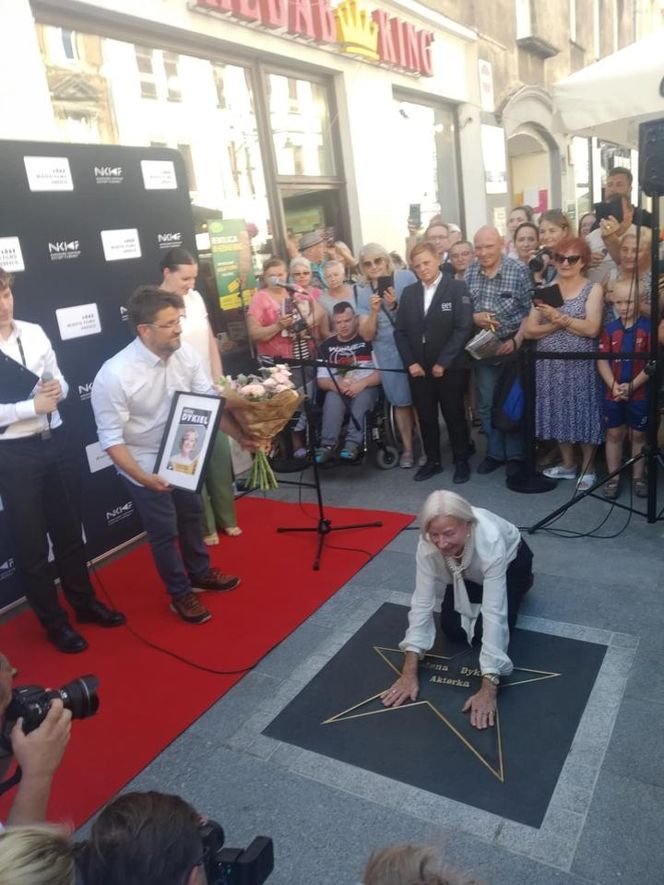 Łódź doceniła Bożenę Dykiel. Aktorka odsłoniła swoją gwiazdę na słynnej Alei Gwiazd [GALERIA] 
