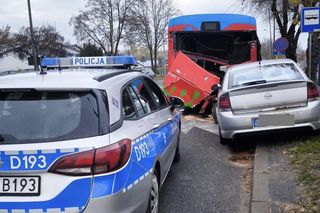 Wypadek w Puławach. 53-latek z 1,6 promila wjechał w autobus miejski