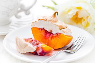 Brzoskwinie z migdałami: przepis na zdrowy, prosty deser