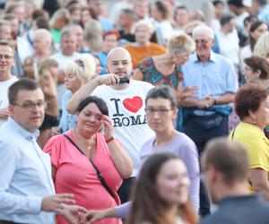 Potańcówka przed teatrem w Katowicach