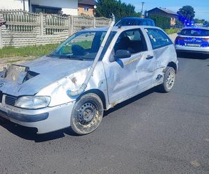 Łask. 18-latek jeździł po drodze zwykłym wrakiem! Jego seat nie miał nawet koła [ZDJĘCIA].