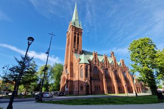 Plac Kościeleckich rozkwita na wiosnę. Bydgoszczanie chętnie wybierają go na spacer