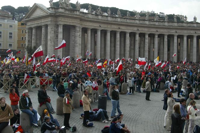Tak wyglądał pogrzeb Jana Pawła II w Watykanie