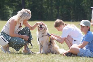 Psia radość i ludzkie serca. Myślęcinek pełen dobrych ludzi i ich czworonogów