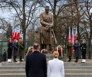 Złożenia wieńców przed pomnikami Ojców Niepodległości: Wincentego Witosa, Ignacego Jana Paderewskiego, Ignacego Daszyńskiego, Romana Dmowskiego, Wojciecha Korfantego i Marszałka Józefa Piłsudskiego.