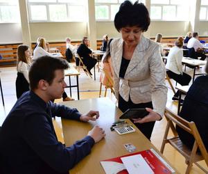 Czy na maturze można mieć kalkulator? Co można wnieść na egzamin z matematyki? 