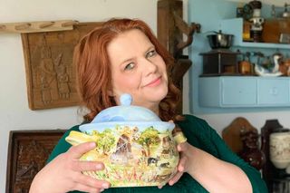 Maluje, na czym się da. Dzieła Julity to hołd dla polskiej wsi