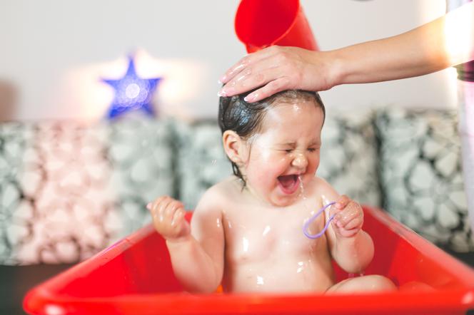 Co zrobić, kiedy dziecko boi się myć głowę?