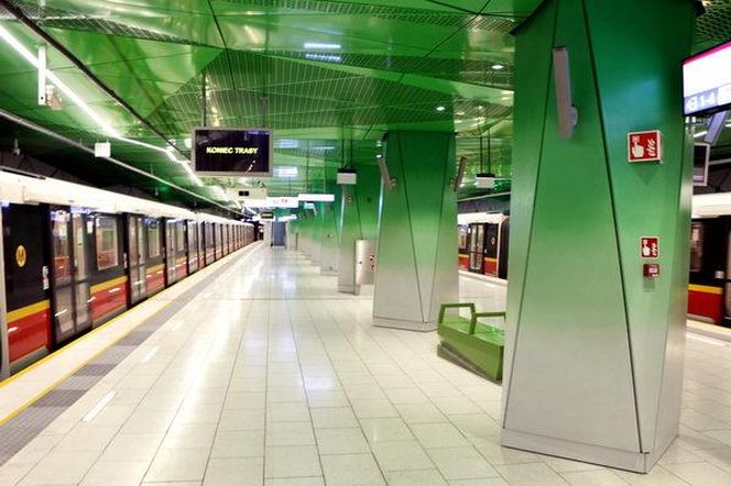 Metro w Warszawie już wozi pasażerów, ale wciąż są drążone nowe linie
