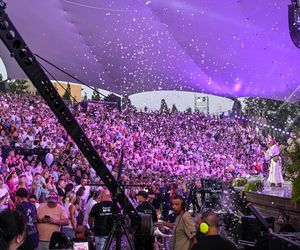 Festiwal Weselnych Przebojów Polsatu. Marcelina Zawadzka jak młoda, Ela Romanowska z wielkim rozcięciem, a Miszczak kwitnie!