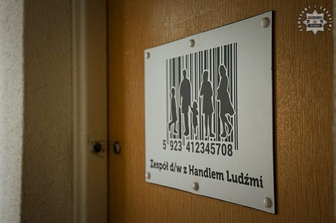Małżeństwo prowadziło "agencję towarzyską". Prali brudne pieniądze i czerpali korzyści z nierządu