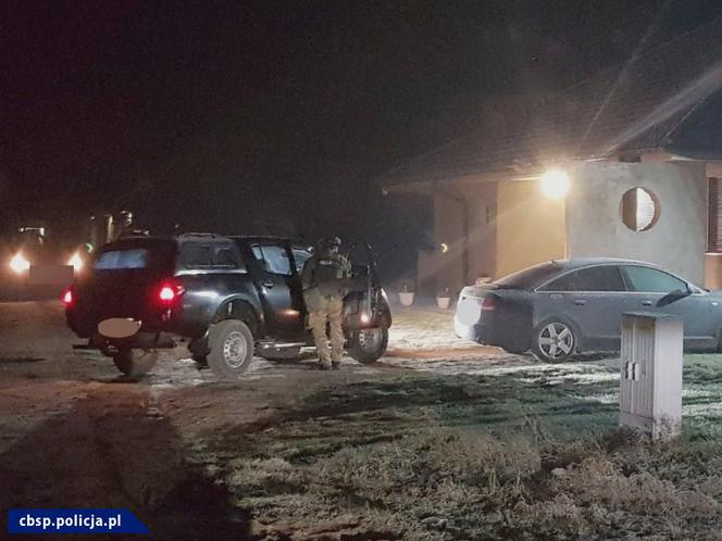 Wielka akcja rozbicia grup przestępczych, których członkowie są podejrzani o włamania do bankomatów na „wybuch”