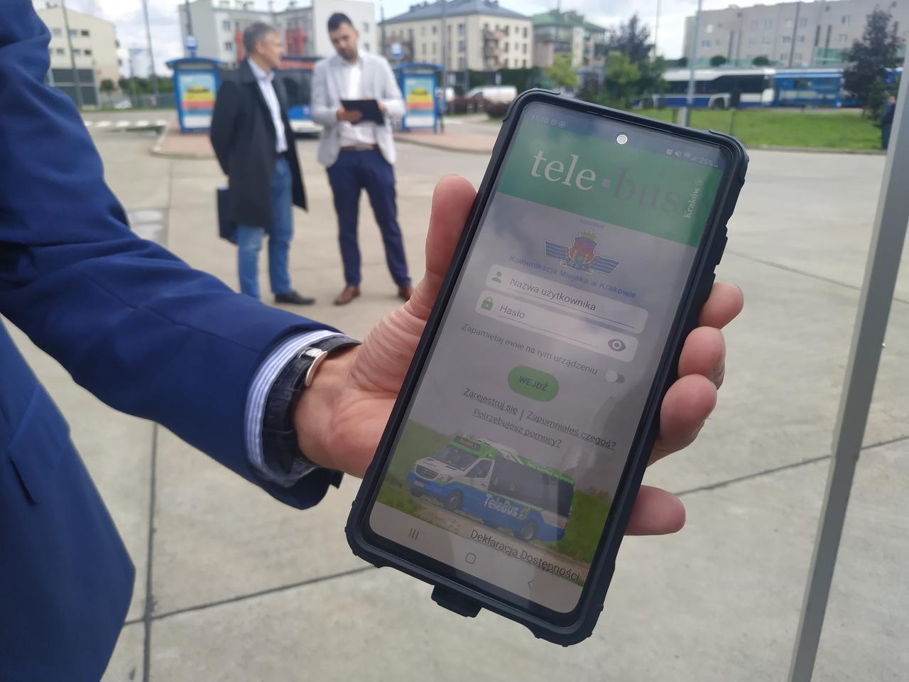 Apka Telebus pozwala zamówić przejazd przez Rybitwy i Płaszów z poziomu smartfona