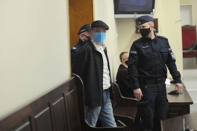 Zabili swoją ofiarę i rytualnie zjedli części ciała mężczyzny. Odcięli głowę, rozebrali i wypatroszyli