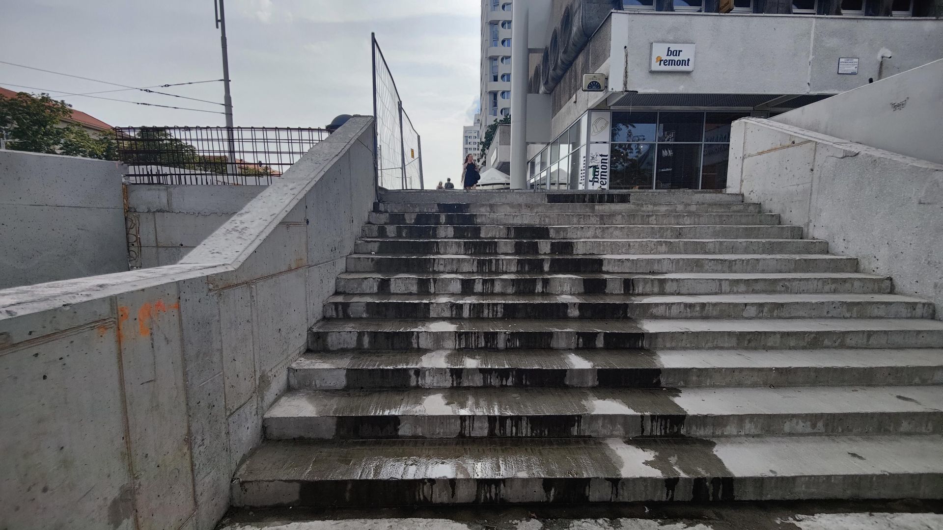 Remont esplanady przy Sedesowcach we Wrocławiu