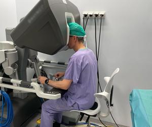 Specjaliści z Białostockiego Centrum Onkologii operują za pomocą robota Da Vinci