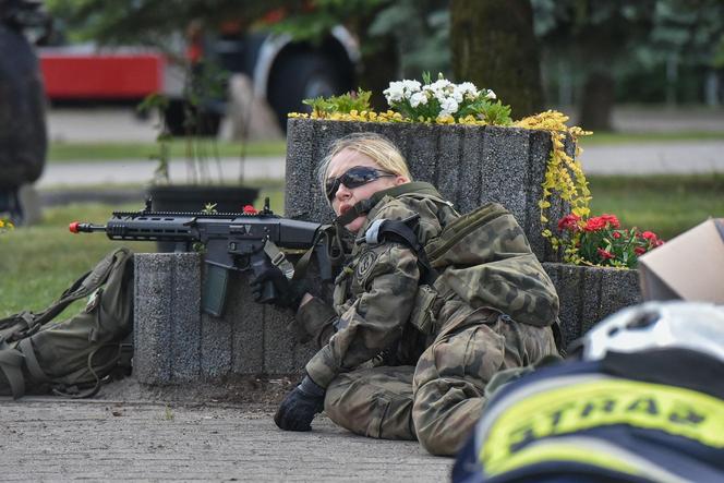 Efektowne ćwiczenia WOT w Czernikowie pod Toruniem. "Scenariusz zakładał atak przeciwnika na szkołę z kilkudziesięcioma uczniami"