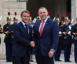 Nawrocki u Macrona! Tak wita się w Paryżu największych przyjaciół 