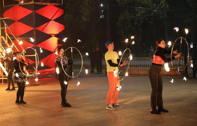 Fire show na pl. Teatralnym przy CSK w Lublinie. Było gorąco! 