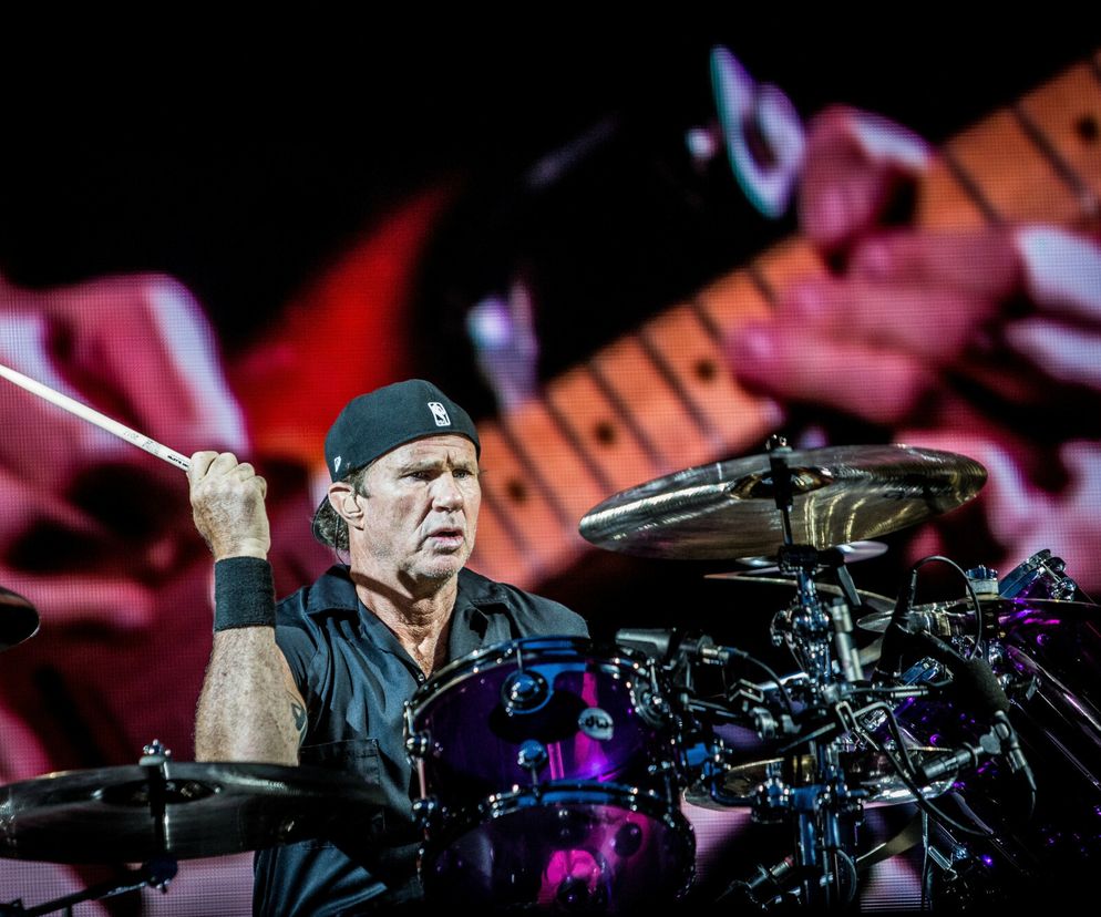 Chad Smith kocha grać i nie ważne dla ilu osób. Perkusista wystąpił w lokalnym pubie przed garstką słuchaczy