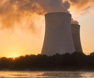 Budowa atomu w Polsce ruszy dopiero w 2028 roku. Rząd Tuska planuje już drugą elektrownię 