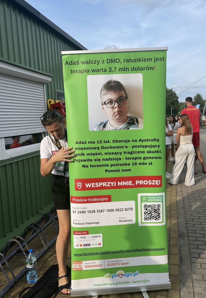 Damian płynie 100 km bez przerwy, aby pomóc Adasiowi!