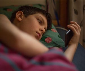 Niebezpieczne wyzwania w sieci. Jak rozpoznać sygnały i chronić dziecko?