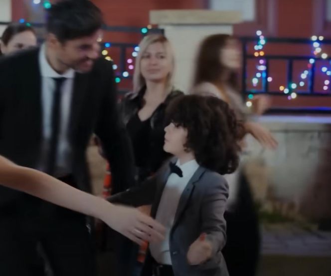 Yusuf na weselu Nany i Poyraza w "Dziedzictwo" (EMANET)