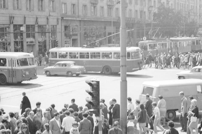 Jakimi samochodami jeździło się w czasach PRL? 