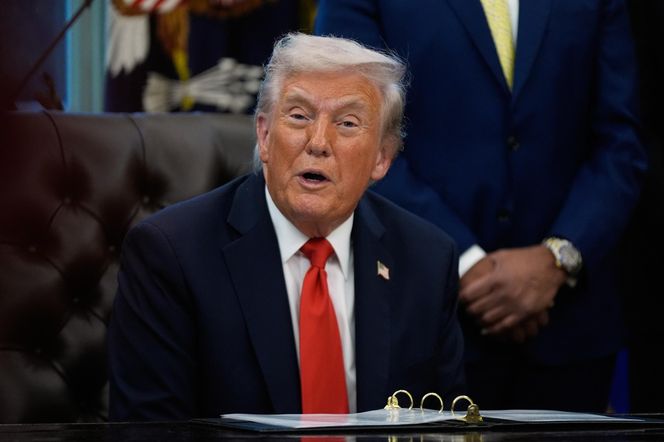 Panika pod Białym Domem. Auto sforsowało bramę. W budynku był Donald Trump!