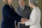 Hillary Clinton całowała cesarzową Japonii