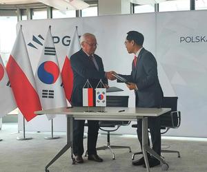 Prezes PGZ Krzysztof Trofiniak i prezez Hyundai Rotem Company Yongbae Lee