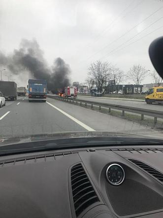 Płonie samochód w Katowicach! Co się stało? [ZDJĘCIA]
