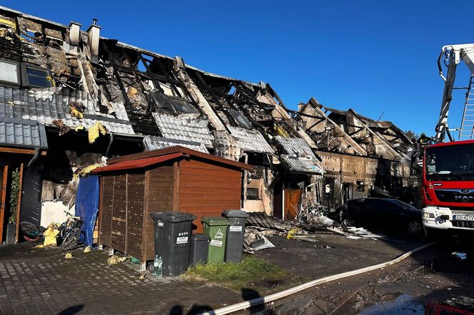 Radunica. Pożar budynku wielorodzinnego. 7 rodzin straciło dobytek życia i dach nad głową [ZDJĘCIA]