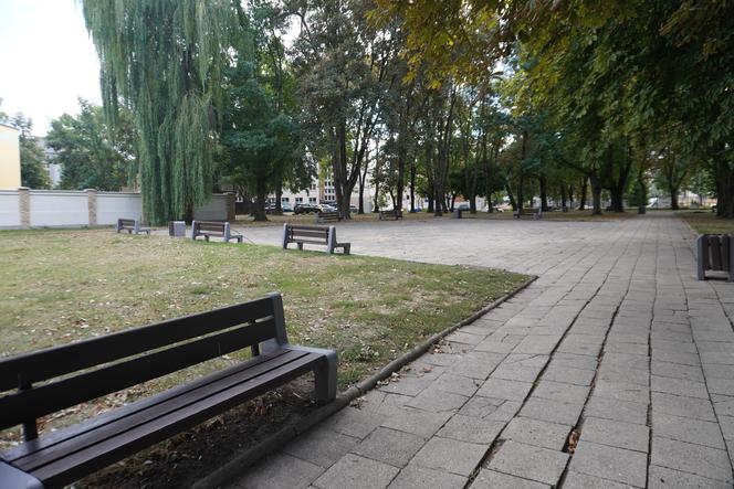 Plac Mordechaja Tenenbauma. To część Skweru przy Żabiej w Białymstoku