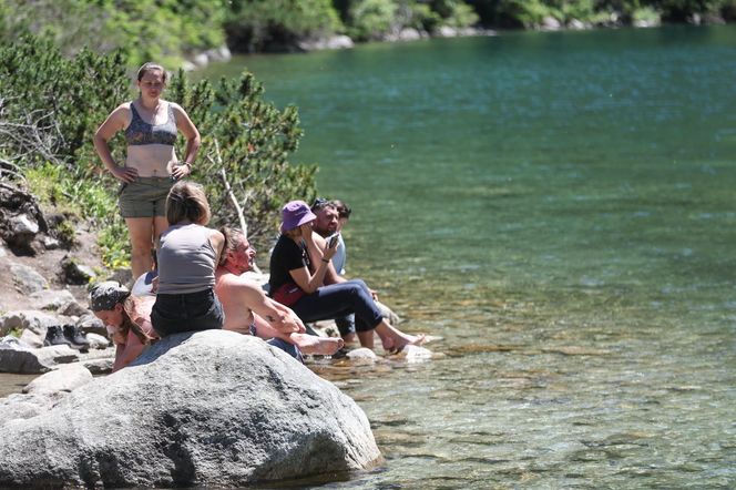 Turyści w drodze na Morskie Oko