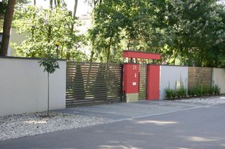 Nowoczesny płot betonowy - jak zbudować ogrodzenie betonowe wokół posesji? Ile kosztuje ogrodzenie betonowe?