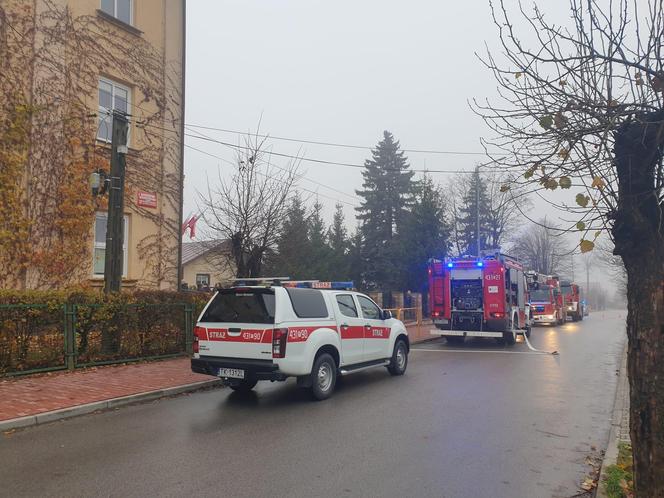 Pożar w liceum w Końskich! Z budynku ewakuowano sto osób. Co się stało?