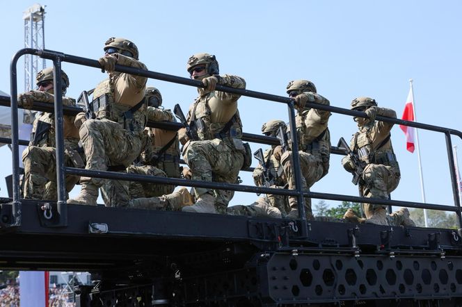 Defilada wojskowa 15 sierpnia w Warszawie