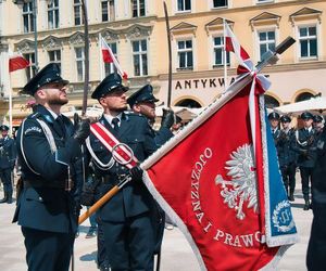 Bydgoszcz świętuje z policją. „Ratujecie nasze życie, bronicie go” – wzruszające słowa podczas uroczystości
