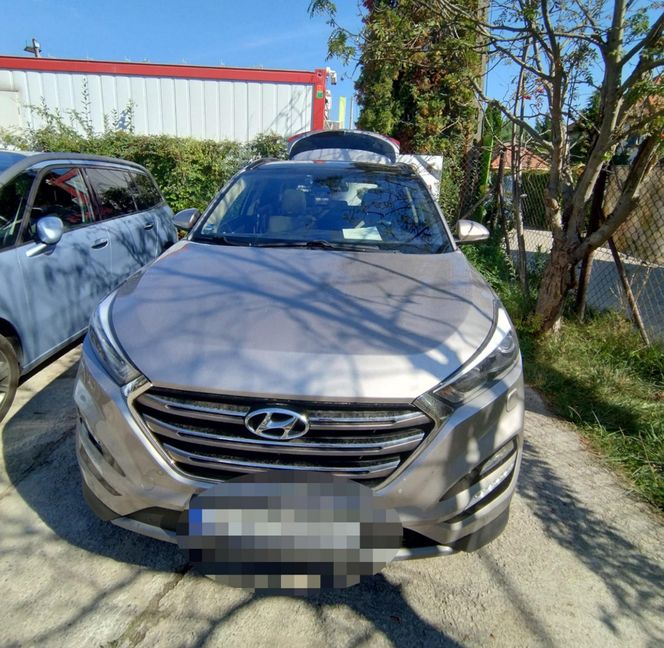 Policja odzyskuje skradzionego Hyundaia Tucson. Właściciel warsztatu z zarzutami