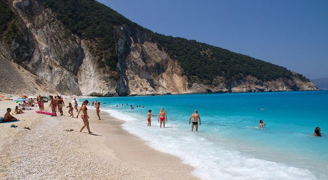 Miejsce 10. - Plaża Myrtos na wyspie Kefalonia w Grecji