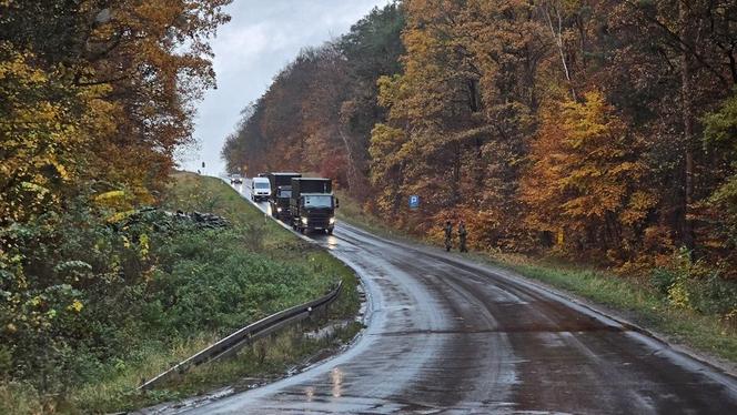 Wypadek w pobliżu Konotopu - wojskowa ciężarówka w rowie 