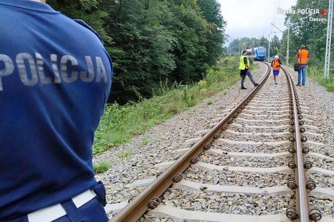 Tragedia w Ustroniu. Mężczyzna zginął na torach, ewakuowano pasażerów pociągu