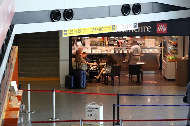 Marcin Hakiel z rodziną lecą na wakacje