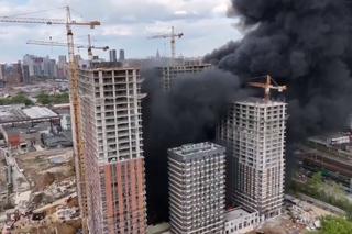 Potężny pożar w Moskwie. Miasto spowite czarnym dymem